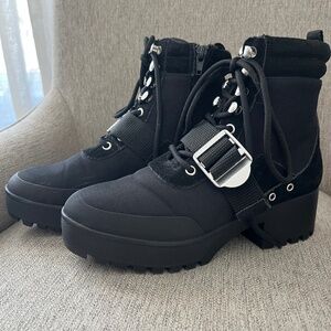 Steve Madden Platform Combat boot Size 8